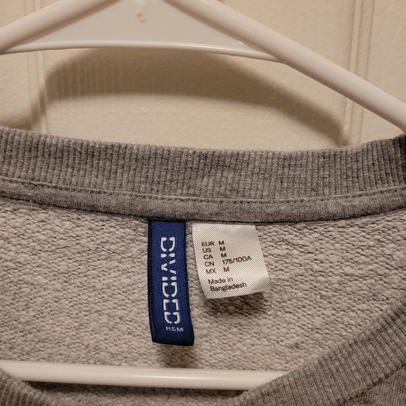 H&M Divived Subway Station Sweatshirt Size Medium - Picture 4 of 6